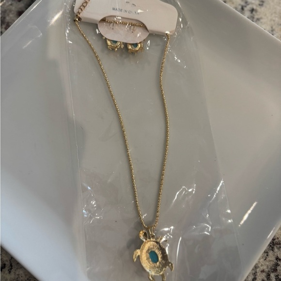Fashion Jewelry Gold Turquoise Turtle Pendant Necklace and Earring Set - Picture 5 of 5